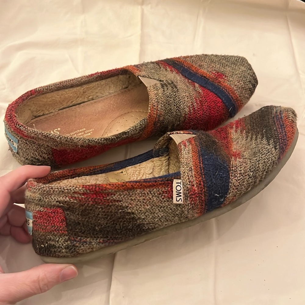 Toms southwestern slippers size 10